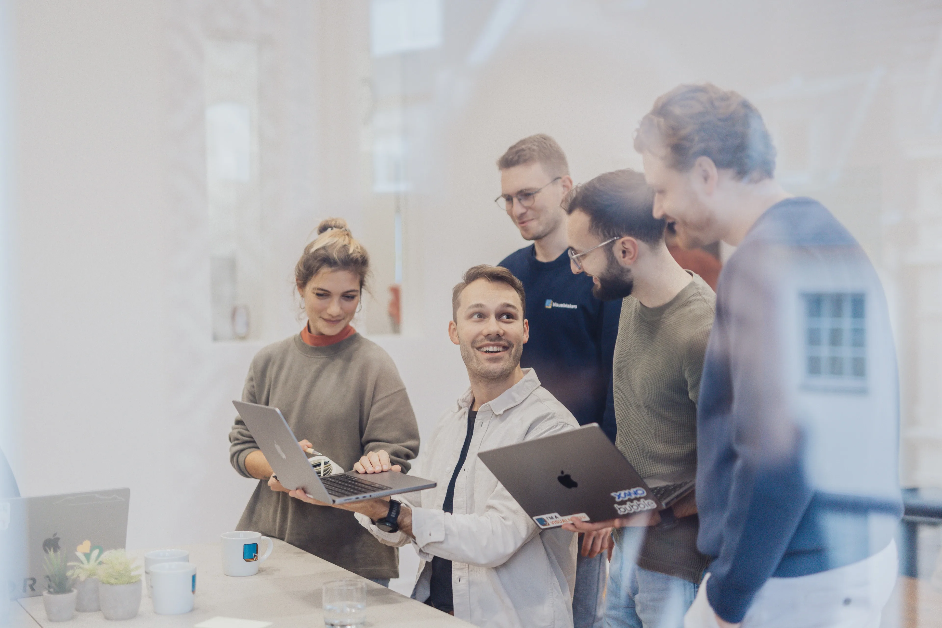 Das O/WONDER Team bei der Zusammenarbeit